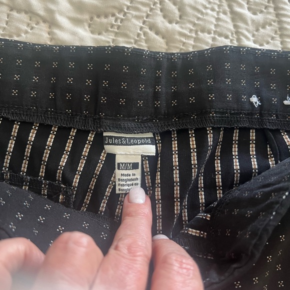 Jones and Leopold, size M, pull on career pant. Fits like an 8. - Picture 3 of 4